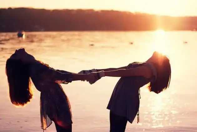 一辈子深厚友谊的短句『值得一辈子深交的朋友短句』