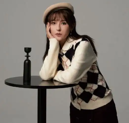 热依扎清爽时尚写真,如花似玉,般般入画_高清图集_新浪网