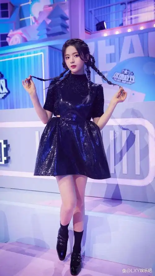 2018年,杨超越因参加女团青春成长节目《创造101》而成功入选火箭少女