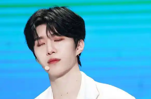 范丞丞演出时多次落泪哭花了妆直呼不想离开遭外界过分解读