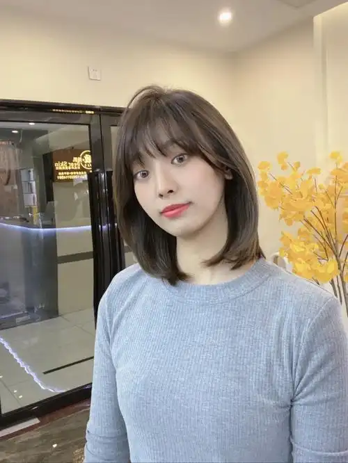 齐肩短发减龄发型