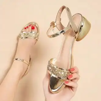 品牌断码真皮时装凉鞋女粗跟中跟露趾2022年新款百搭一字带水钻鞋金色