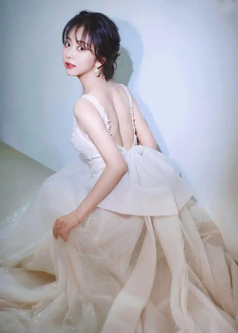 精美图集|谭松韵娇俏如花,少女感十足