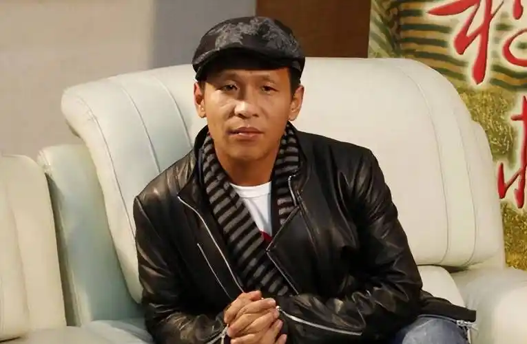 宋小宝:和前妻霍晓红离婚,再婚娶了粉丝王雪,如今成人生赢家_二人转