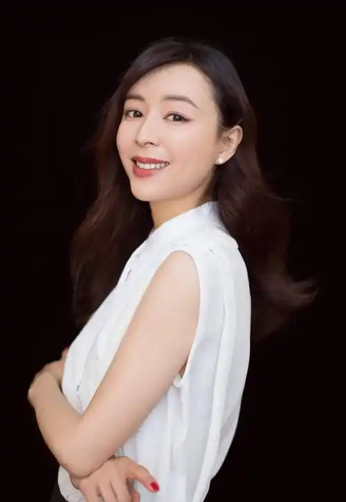 57岁蒋雯丽收养男大学生买房嫁顾长卫引热议_电影_媒体_电视剧