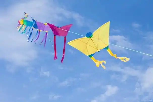 风筝翩飞,诗文描绘的唯美画面