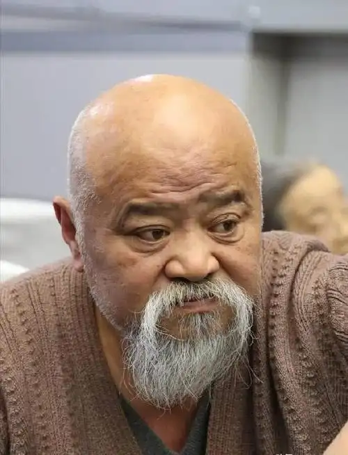 李琦:68岁每天2包烟8两酒,如今身体状况逐渐下滑