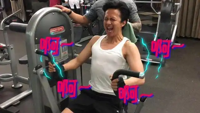 邓超三个月每天坚持锻炼,才有了一身完美肌肉线条.