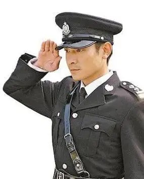 当明星们穿上警服,baby美,黄晓明帅,刘德华最经典!