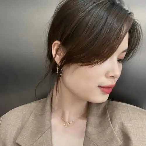 方脸女生八字刘海参考