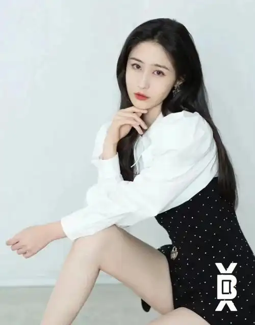 设计师定制面料,采用奥地利进口水晶钻buling buling的少女甜酷感