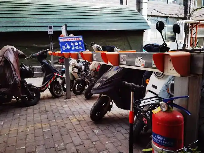 增设500多个充电位,郑州老旧小区破解电动车管理难题_业主_自行车