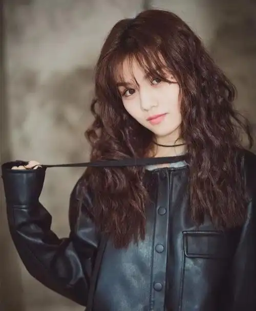 80年代香港女星发型(香港复古女星发型蓬松)