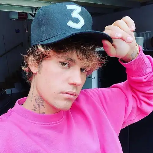 justinbieber新mv扮演建筑工地的民工歌颂工农阶级的平凡人