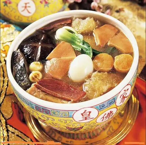 代表菜品《宫廷佛跳墙》