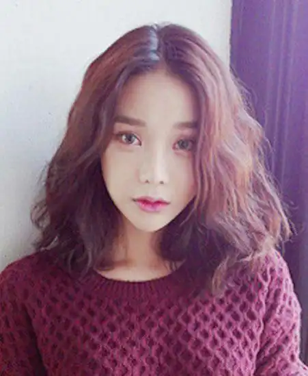 女士优雅的卷发造型很有东方女人味的水波纹卷发发型2