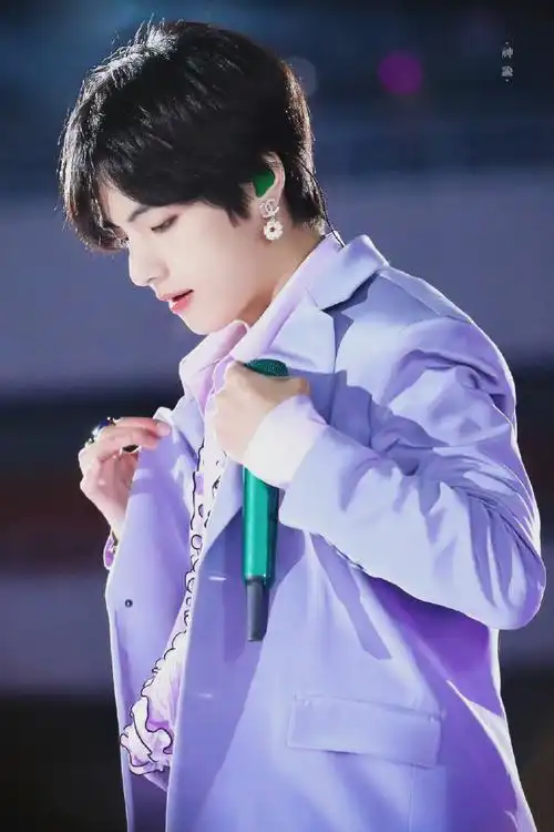 金泰亨vogue银十6版封面##金泰亨为爱而生