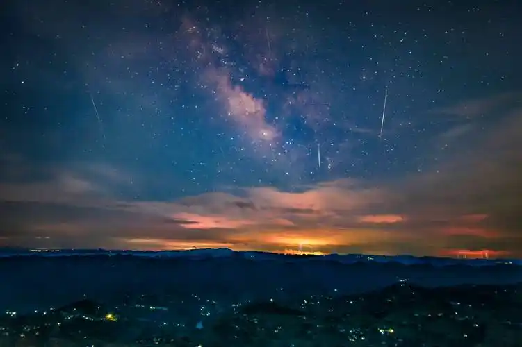 绝美宇宙级的浪漫英仙座流星雨