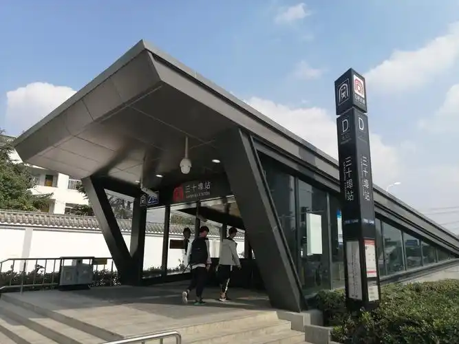 合肥三十埠站地铁口