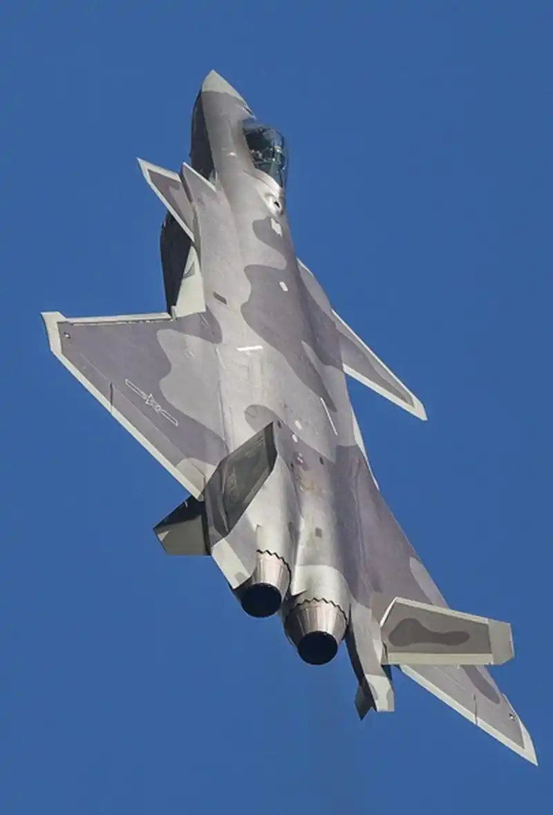 歼20作为中国最先进的五代战斗机之一,其出色的性能参数展现了中国