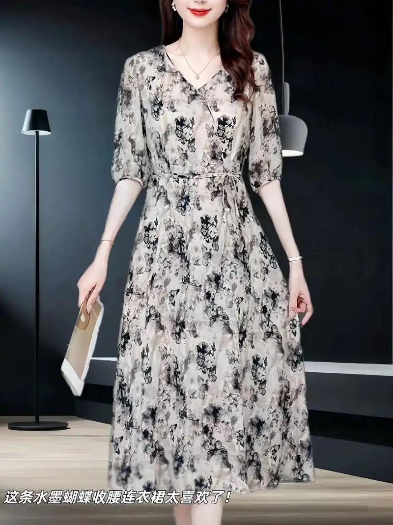 这款水墨蝴蝶收腰连衣裙