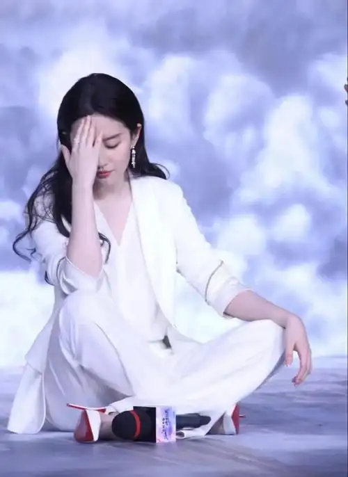 美丽女人刘亦菲仙气飘飘