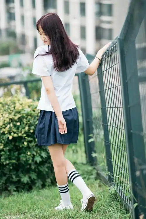 可爱的校服女生