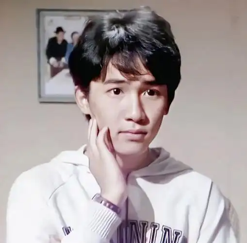 捕捉到一个可爱的虎子~#梁朝伟