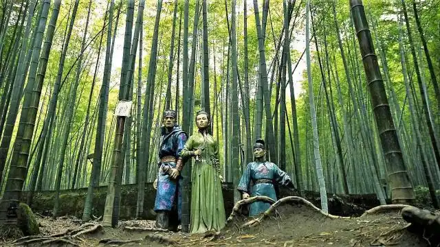 刘德华电影《十面埋伏》就是在茶山竹海取景拍摄的,走进竹林,电影中刀