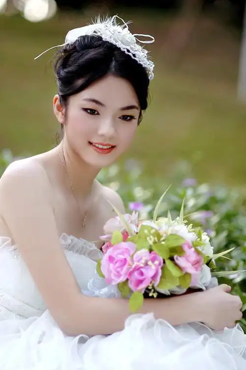 人像摄影(衣着洁白婚纱的美丽新娘)