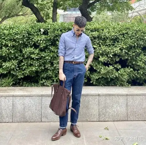 男士牛仔裤配什么皮带好