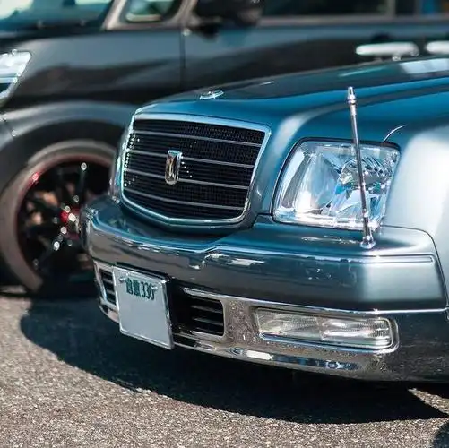 汽车改装|低趴的丰田世纪