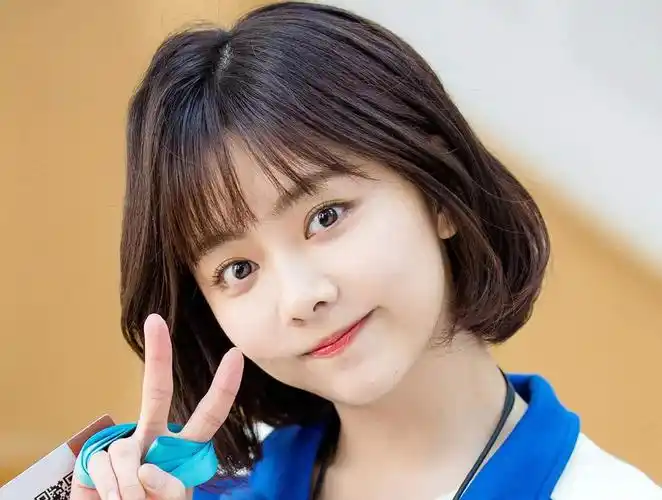 男人眼里清纯的女孩是什么样的(长相清纯的女生要符合这4点)_明日头条