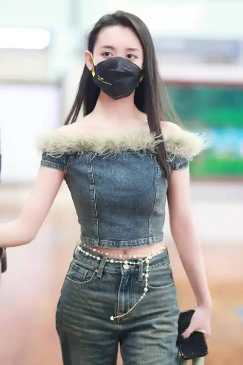 蒋依依少女初长成变身氛围感美女_双流机场_成都_旅行