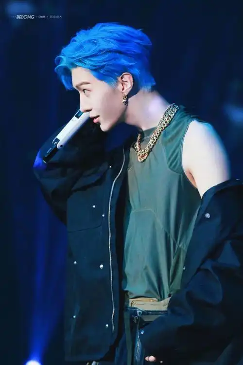 范丞丞渐变蓝发色