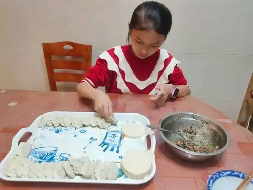 东莞市伊顿外国语学校-504德育作业-包饺子