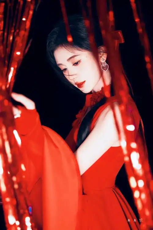 鞠婧祎国风红裙##鞠婧祎官宣加盟江苏卫视跨年