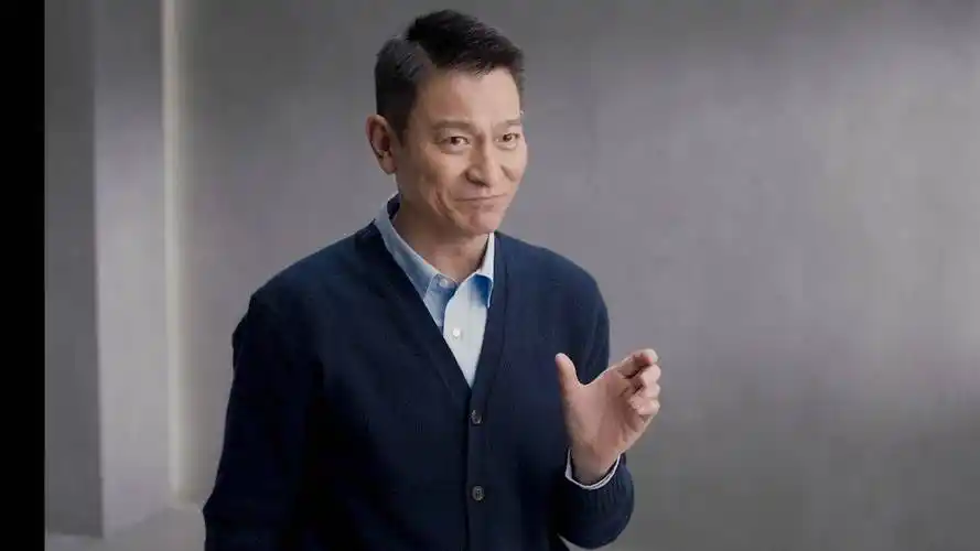 63岁刘德华做客某网红直播间再唱《恭喜发财》 天王气质不减当年_电影