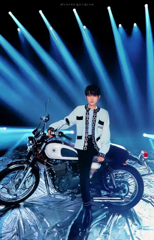 易烊千玺七周年演唱会宣传海报造型