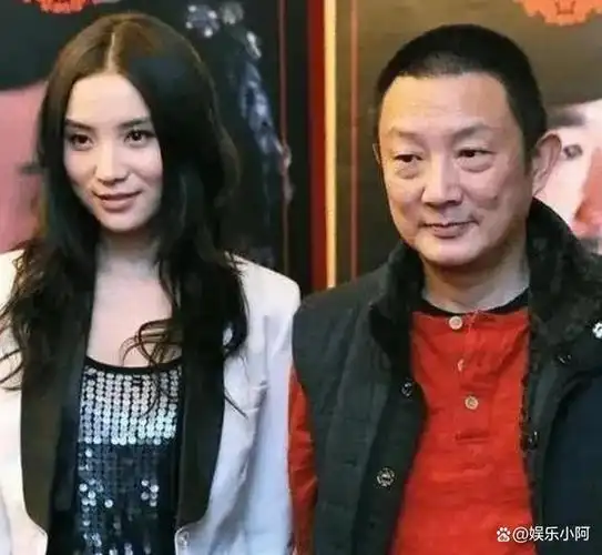 事实证明43岁未婚未育的宋佳已经走上了女演员的另一条道路