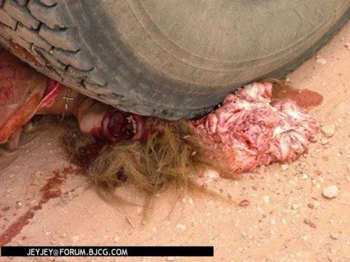 太恐怖了胆小忽看人被车压死的样子转载