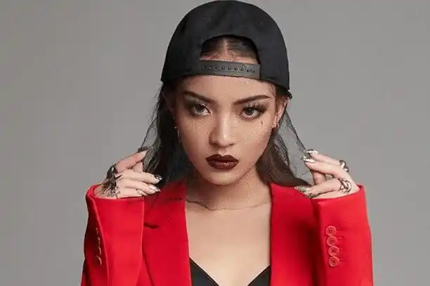 "vava:内涵刘些宁拿词翻唱,结果自己却被指抄袭泫雅_尼达_说唱_丁太升