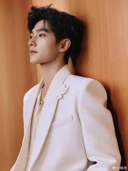 帅气男星—杨洋