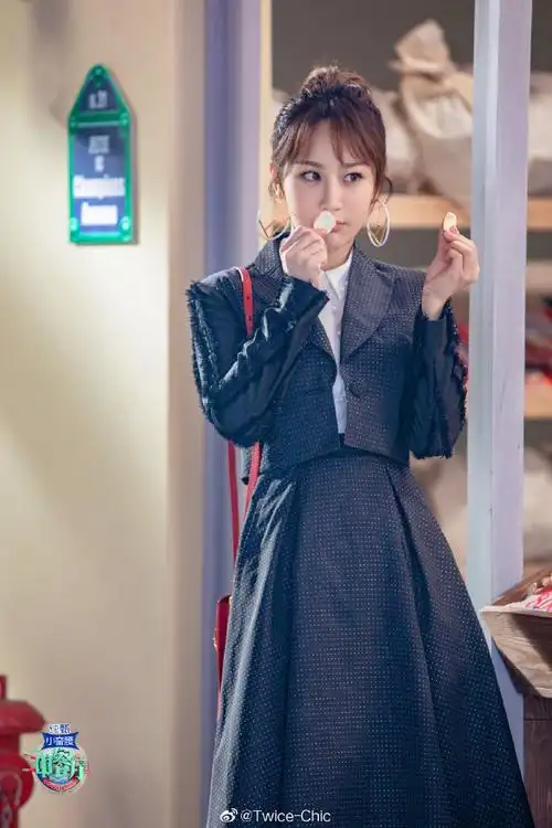 杨紫 | 今晚#中餐厅#穿搭造型盘点第一弹.