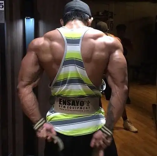 接近12年,他并没有很强大的天赋,145斤的体重,也不算是健美界的巨无霸