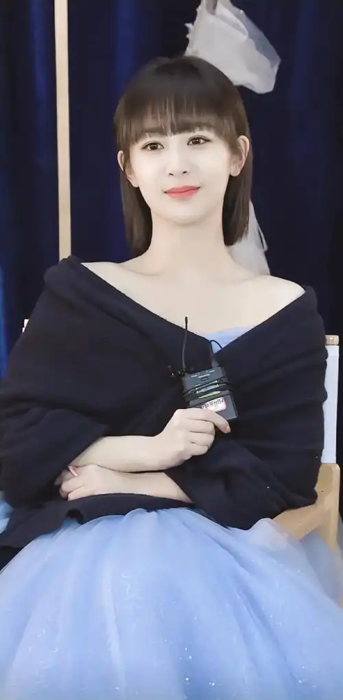 杨紫最近这个发型不错