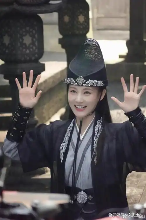 李一桐新剧造型好漂亮弯弯月牙眼迷人心
