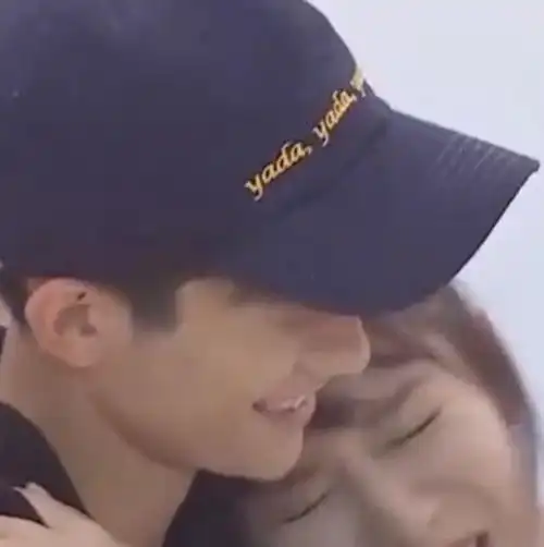 杨紫扑到张一山怀里有谁注意到了这一幕网友老公才会这样做