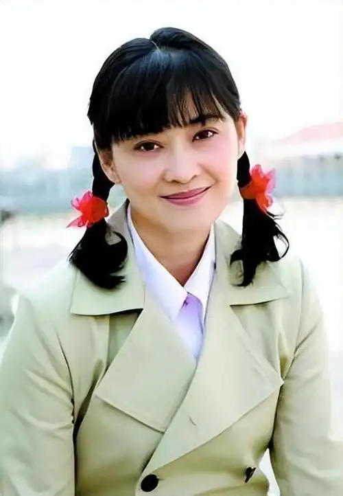 梅婷个人资料简介:一路情感坎坷,二婚嫁摄影师,三年生两娃如今很幸福