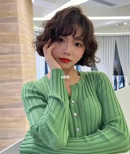 洋气款短发,姐妹们别的发型9315腻,96可以试试这个款发型哦!